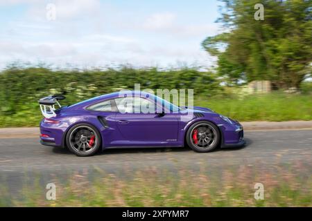 2015 Mauve Purple Porsche 911 GT3 RS S-A. PDK Auto Car Coupé Benzinmotor Größe 3996 ccm; Fahrt zur Hoghton Towers Performance Car Show, Bolton UK Stockfoto