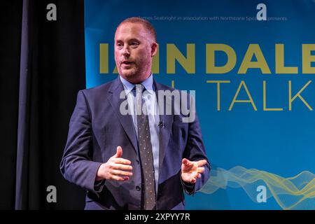 Edinburgh, Vereinigtes Königreich. August 2024: Matthew Stadlen. Die All Talk-Reihe von Interviews beim diesjährigen Edinburgh Fringe Festival zeigt den Gastmoderator Matthew Stadlen. Quelle: Rich Dyson/Alamy Live News Stockfoto