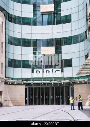 Haupteingang zum BBC Broadcasting House, London, England. Stockfoto