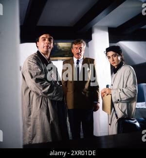 Reporter, ARD Fernsehserie, 1989, Story: Junge Journalistin und gewifter Fotograf auf der Jagd nach Schlagzeilen und Sensationen, 4. Teil: Erpressung, Szene: Walter Kreye, Alexander Allerson, Renan Demirkan Stockfoto