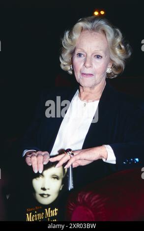 Maria Riva, geboren als Maria Elisabeth Sieber in Berlin, amerikanische Schauspielerin, einzige Tochter der berühmten Schauspielerin, Filmstar Marlene Dietrich, Bild: Maria Riva bei der Buch-Präsentation der Biographie: Meine Mutter Marlene, 1993. Stockfoto