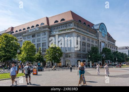 Deutschland Berlin 7. August 2024. Das Gebäude des KaDeWe Store in Berlin. Der Supermarkt befindet sich im Stadtzentrum. Stockfoto