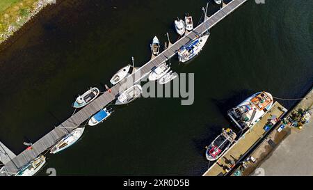 Helmsdale Sutherland Scotland der Hafen und eine Reihe von vertäuten Booten Stockfoto