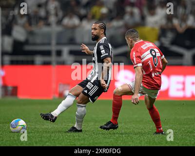 7. August 2024: Arena MRV, Belo Horizonte, Brasilien: Brazilian Cup Football, Atletico Mineiro gegen CRB: Otávio of Atlético Mineiro Challenges Gege of CRB Stockfoto