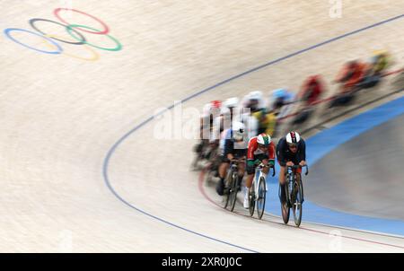 Saint Quentin En Yvelines, Frankreich. August 2024. Olympische Spiele, Paris 2024, Radfahren, Rennstrecke, Omnium, Männer, Kratzer, die Radfahrer auf der Strecke. Quelle: Jan Woitas/dpa/Alamy Live News Stockfoto