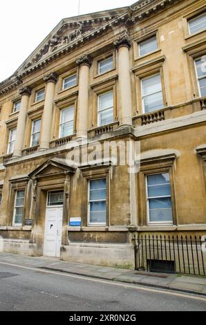 3. September 2022: Fassade des historischen Royal National Hospital for Rheumatic Disease, Teil der Royal United Hospitals in Bath, Somerset. Stockfoto