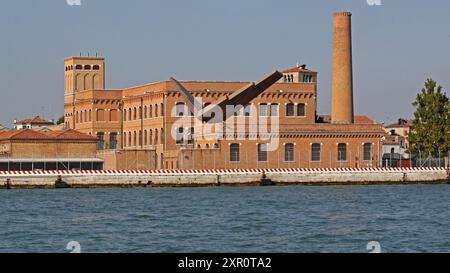 Venedig, Italien - 23. September 2009: Hochschul-Gebäude der IUAV-Universität am Giudecca-Kanal in Venedig – Herbsttag. Stockfoto