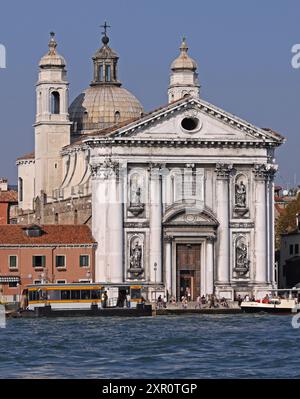 Venedig, Italien - 23. September 2009: Kirche Santa Maria del Rosario am Giudecca-Kanal in Venedig sonniger Herbsttag. Stockfoto