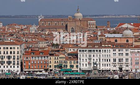 Venedig, Italien - 26. September 2009: Aus der Vogelperspektive der Kirche Santi Giovanni e Paolo Altstadt Venezia sonniger Herbsttag Reise Stadt. Stockfoto