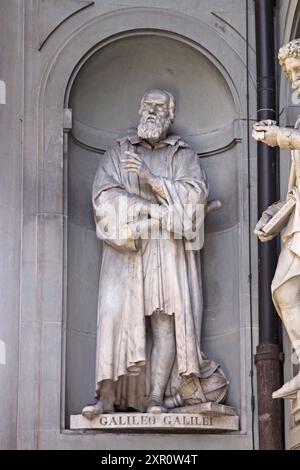 Florenz, Italien - 30. September 2009: Statue des berühmten Galileo Galilei Astronomen Physikers, Ingenieur in den Uffizien. Stockfoto