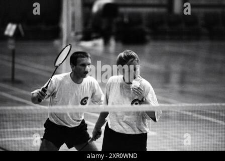 Badminton, Let it be Champion, Haarlem, Niederlande, 20-01-1996, Whizgle Dutch News: Historische Bilder zugeschnitten auf die Zukunft. Erkunden Sie die Vergangenheit der Niederlande mit modernen Perspektiven durch Bilder von niederländischen Agenturen. Verbinden der Ereignisse von gestern mit den Erkenntnissen von morgen. Begeben Sie sich auf eine zeitlose Reise mit Geschichten, die unsere Zukunft prägen. Stockfoto