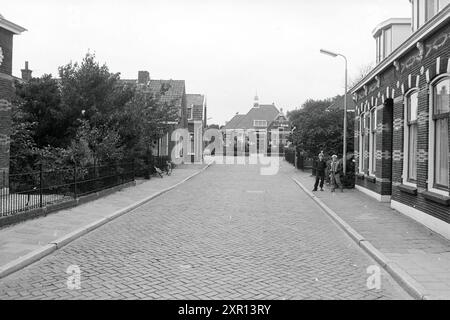 Dorpsstraat, Noordwijkerhout, Noordwijkerhout, Noordwijkerhout, 16-10-1985, Whizgle Dutch News: historische Bilder für die Zukunft. Erkunden Sie die Vergangenheit der Niederlande mit modernen Perspektiven durch Bilder von niederländischen Agenturen. Verbinden der Ereignisse von gestern mit den Erkenntnissen von morgen. Begeben Sie sich auf eine zeitlose Reise mit Geschichten, die unsere Zukunft prägen. Stockfoto