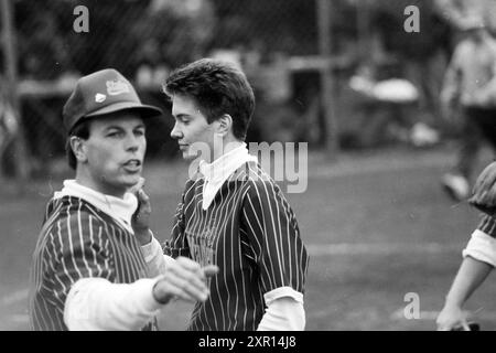 Frauen-Softball-Spiel Terrasvogels - Santpoort Against HCAW-Bussum, Santpoort, 00-00-1980, Whizgle Dutch News: Historische Bilder für die Zukunft. Erkunden Sie die Vergangenheit der Niederlande mit modernen Perspektiven durch Bilder von niederländischen Agenturen. Verbinden der Ereignisse von gestern mit den Erkenntnissen von morgen. Begeben Sie sich auf eine zeitlose Reise mit Geschichten, die unsere Zukunft prägen. Stockfoto