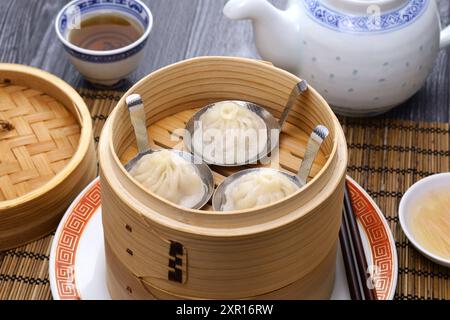 Xiaolongbao (Suppenknödel), chinesisches Dim Sum-Essen Stockfoto