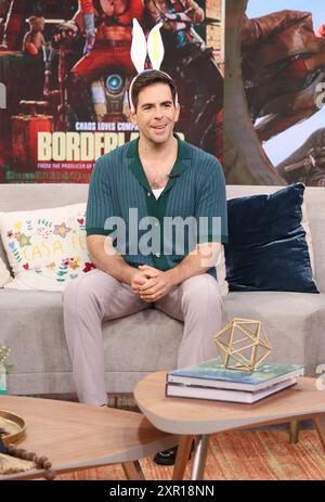 Miami, Vereinigte Staaten Von Amerika. August 2024. DORAL, FLORIDA – 8. AUGUST: Eli Roth besucht Despierta America, um seinen neuen Film BORDERLAND in den Univision Studios am 8. August 2024 in Doral, Florida zu promoten. (Foto: Alberto E. Tamargo/SIPA USA) Credit: SIPA USA/Alamy Live News Stockfoto