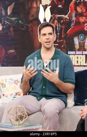 Miami, Vereinigte Staaten Von Amerika. August 2024. DORAL, FLORIDA – 8. AUGUST: Eli Roth besucht Despierta America, um seinen neuen Film BORDERLAND in den Univision Studios am 8. August 2024 in Doral, Florida zu promoten. (Foto: Alberto E. Tamargo/SIPA USA) Credit: SIPA USA/Alamy Live News Stockfoto