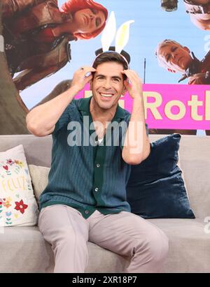 Miami, Vereinigte Staaten Von Amerika. August 2024. DORAL, FLORIDA – 8. AUGUST: Eli Roth besucht Despierta America, um seinen neuen Film BORDERLAND in den Univision Studios am 8. August 2024 in Doral, Florida zu promoten. (Foto: Alberto E. Tamargo/SIPA USA) Credit: SIPA USA/Alamy Live News Stockfoto