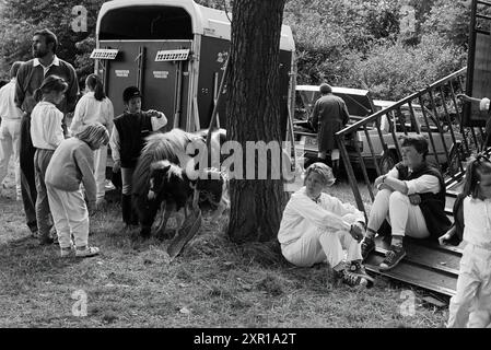 CHIO, Atmosphere [Concours Hippique International Officiel], 19-06-1993, Whizgle Dutch News: Historical Images Tailored for the Future. Erkunden Sie die Vergangenheit der Niederlande mit modernen Perspektiven durch Bilder von niederländischen Agenturen. Verbinden der Ereignisse von gestern mit den Erkenntnissen von morgen. Begeben Sie sich auf eine zeitlose Reise mit Geschichten, die unsere Zukunft prägen. Stockfoto