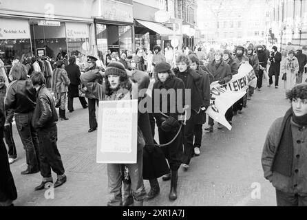 Demonstration Schießpulver zur Verweigerung der Wehrpflicht, Haus der Gefangenschaft, Haarlem, Niederlande, 12-01-1980, Whizgle Dutch News: historische Bilder für die Zukunft. Erkunden Sie die Vergangenheit der Niederlande mit modernen Perspektiven durch Bilder von niederländischen Agenturen. Verbinden der Ereignisse von gestern mit den Erkenntnissen von morgen. Begeben Sie sich auf eine zeitlose Reise mit Geschichten, die unsere Zukunft prägen. Stockfoto