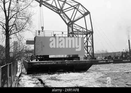 Ladekran bei Figee, Figee, Haarlem, Niederlande, 19-02-1979, Whizgle Dutch News: historische Bilder für die Zukunft. Erkunden Sie die Vergangenheit der Niederlande mit modernen Perspektiven durch Bilder von niederländischen Agenturen. Verbinden der Ereignisse von gestern mit den Erkenntnissen von morgen. Begeben Sie sich auf eine zeitlose Reise mit Geschichten, die unsere Zukunft prägen. Stockfoto