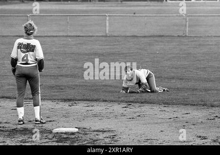 Softball, Terrasvogels - Sparks, 05.09.1992, Whizgle Dutch News: Historische Bilder für die Zukunft. Erkunden Sie die Vergangenheit der Niederlande mit modernen Perspektiven durch Bilder von niederländischen Agenturen. Verbinden der Ereignisse von gestern mit den Erkenntnissen von morgen. Begeben Sie sich auf eine zeitlose Reise mit Geschichten, die unsere Zukunft prägen. Stockfoto