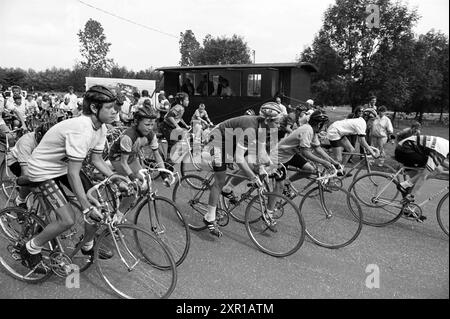 Muggenronde auf dem Radweg Spaarnwoude, Muggeronde, 07-08-1987, Whizgle Dutch News: Historische Bilder zugeschnitten auf die Zukunft. Erkunden Sie die Vergangenheit der Niederlande mit modernen Perspektiven durch Bilder von niederländischen Agenturen. Verbinden der Ereignisse von gestern mit den Erkenntnissen von morgen. Begeben Sie sich auf eine zeitlose Reise mit Geschichten, die unsere Zukunft prägen. Stockfoto