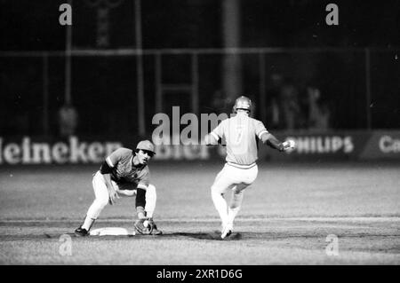 Niederlande-Kolumbien, Baseball-Weltmeisterschaften 1986, 01-08-1986, Whizgle Dutch News: Historische Bilder zugeschnitten auf die Zukunft. Erkunden Sie die Vergangenheit der Niederlande mit modernen Perspektiven durch Bilder von niederländischen Agenturen. Verbinden der Ereignisse von gestern mit den Erkenntnissen von morgen. Begeben Sie sich auf eine zeitlose Reise mit Geschichten, die unsere Zukunft prägen. Stockfoto