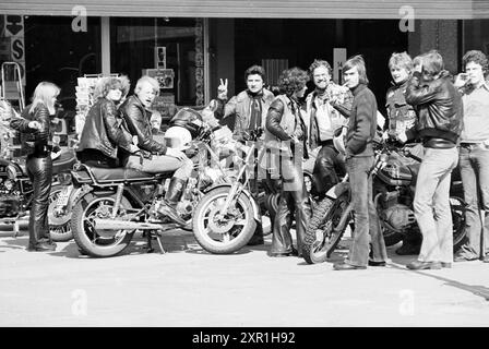 Ostern Zandvoort, Beschäftigt, Zandvoort, Zandvoort, 05-04-1980, Whizgle Dutch News: historische Bilder für die Zukunft. Erkunden Sie die Vergangenheit der Niederlande mit modernen Perspektiven durch Bilder von niederländischen Agenturen. Verbinden der Ereignisse von gestern mit den Erkenntnissen von morgen. Begeben Sie sich auf eine zeitlose Reise mit Geschichten, die unsere Zukunft prägen. Stockfoto