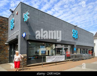 Koop-Geschäft vorne, Llantwit großes Einkaufszentrum. Vom Juli 2024. Sommer Stockfoto