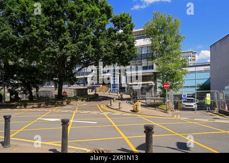 Alter Haupteingang zum University Hospital of Wales, Heath Hospital, Cardiff und Vale University Health Board. Vom August 2024 Stockfoto