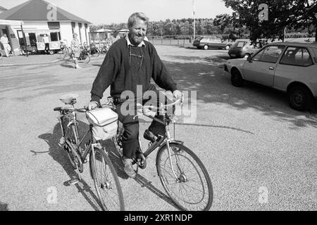 Viertägiges Radfahren, Buitenhuis, Spaarnwoude [Restaurant Buitenhuis], Spaarnwoude, 10-08-1992, Whizgle Dutch News: historische Bilder für die Zukunft. Erkunden Sie die Vergangenheit der Niederlande mit modernen Perspektiven durch Bilder von niederländischen Agenturen. Verbinden der Ereignisse von gestern mit den Erkenntnissen von morgen. Begeben Sie sich auf eine zeitlose Reise mit Geschichten, die unsere Zukunft prägen. Stockfoto
