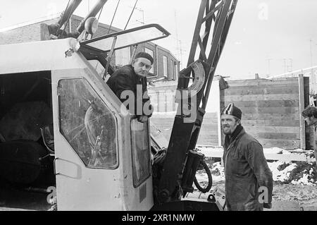 First Pile of the Salvation Army Building, First Pile, 08-12-1969, Whizgle Dutch News: Historical Images Tailored for the Future. Erkunden Sie die Vergangenheit der Niederlande mit modernen Perspektiven durch Bilder von niederländischen Agenturen. Verbinden der Ereignisse von gestern mit den Erkenntnissen von morgen. Begeben Sie sich auf eine zeitlose Reise mit Geschichten, die unsere Zukunft prägen. Stockfoto