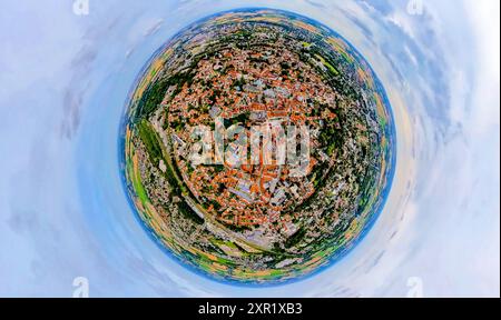 Luftbild, Stadtmitte Ortsansicht und Altstadt mit St. Patrokli-Dom, Häuser mit roten Dächern, Erdkugel, Fisheye Aufnahme, Fischaugen Aufnahme, 360 Grad Aufnahme, winzige Welt, kleiner Planet, Fisheye Bild, Soest, Soester Börde, Nordrhein-Westfalen, Deutschland ACHTUNGxMINDESTHONORARx60xEURO *** Luftaufnahme, Stadtmitte und Altstadt mit St. Patrokli-Dom, Häuser mit roten Dächern, Globus, Fischaugenbild, 360-Grad-Bild, winzige Welt, kleiner Planet, Fischaugenbild, Soest, Soester Börde, Nordrhein-Westfalen, Deutschland ACHTUNGxMINDESTHONORARx60xEURO Stockfoto