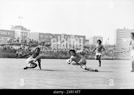 intertoto Match Telstar - Sturm Graz (1-0, 26-07-1975, Whizgle Dutch News: Historical Images Tailored for the Future). Erkunden Sie die Vergangenheit der Niederlande mit modernen Perspektiven durch Bilder von niederländischen Agenturen. Verbinden der Ereignisse von gestern mit den Erkenntnissen von morgen. Begeben Sie sich auf eine zeitlose Reise mit Geschichten, die unsere Zukunft prägen. Stockfoto