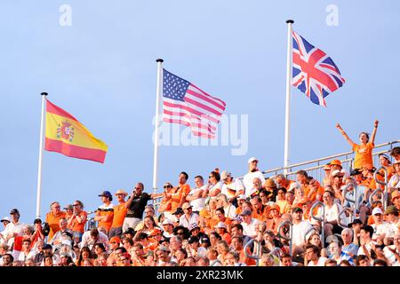 Paris, Frankreich. August 2024. PARIS, FRANKREICH - 8. AUGUST: Fans der Niederlande während der Olympischen Hockey-Olympischen Spiele Paris 2024 Endspiel zwischen den Niederlanden und Deutschland am 13. Tag im Stade Yves du Manoir am 8. August 2024 in Paris. (Foto: Joris Verwijst/BSR Agency) Credit: BSR Agency/Alamy Live News Stockfoto