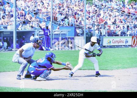 Haarlem Baseballwoche Niederlande-Niederländische Antillen 15-07-1994, Haarlem, Pim Mulierlaan, Niederlande, 15-07-1994, Whizgle Dutch News: historische Bilder für die Zukunft. Erkunden Sie die Vergangenheit der Niederlande mit modernen Perspektiven durch Bilder von niederländischen Agenturen. Verbinden der Ereignisse von gestern mit den Erkenntnissen von morgen. Begeben Sie sich auf eine zeitlose Reise mit Geschichten, die unsere Zukunft prägen. Stockfoto