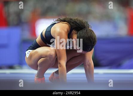 8. August 2024: Katarina Johnson-Thompson (Großbritannien) Gesten während des 200-Meter-Heptathlon der Frauen am 13. Tag der Olympischen Spiele im Stade de France, Paris, Frankreich. Ulrik Pedersen/CSM. Stockfoto