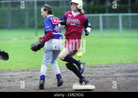 Softball, Sparks - Terrasvogels, 23.05.2003, Whizgle Dutch News: Historische Bilder zugeschnitten auf die Zukunft. Erkunden Sie die Vergangenheit der Niederlande mit modernen Perspektiven durch Bilder von niederländischen Agenturen. Verbinden der Ereignisse von gestern mit den Erkenntnissen von morgen. Begeben Sie sich auf eine zeitlose Reise mit Geschichten, die unsere Zukunft prägen. Stockfoto