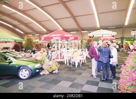 Rollstuhltennis in der Sporthalle mit Festlichkeiten in der Lobby, 00-09-1996, Whizgle Dutch News: Historische Bilder zugeschnitten auf die Zukunft. Erkunden Sie die Vergangenheit der Niederlande mit modernen Perspektiven durch Bilder von niederländischen Agenturen. Verbinden der Ereignisse von gestern mit den Erkenntnissen von morgen. Begeben Sie sich auf eine zeitlose Reise mit Geschichten, die unsere Zukunft prägen. Stockfoto