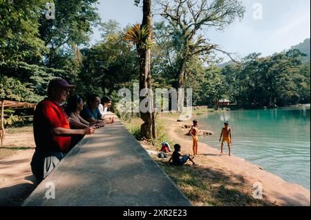 Panoramablick auf die Wasserfälle von Agua Azul in Mexiko - 2. Mai 2024. Hochwertige Fotos Stockfoto