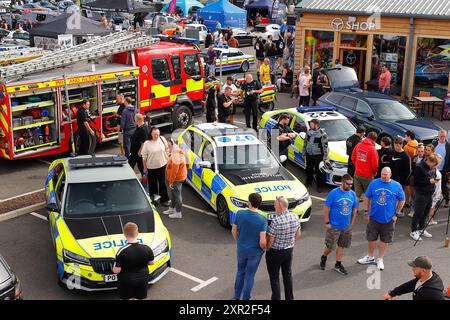 Draufsicht der Cops & Cars Show beim Autofahrer in Leeds, Yorkshire, Großbritannien Stockfoto