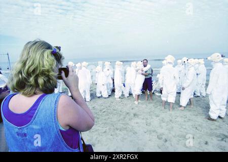 Green Ribon WNF, Zandvoort [World Wildlife Fund], Zandvoort, 02-09-1999, Whizgle Dutch News: Historische Bilder zugeschnitten auf die Zukunft. Erkunden Sie die Vergangenheit der Niederlande mit modernen Perspektiven durch Bilder von niederländischen Agenturen. Verbinden der Ereignisse von gestern mit den Erkenntnissen von morgen. Begeben Sie sich auf eine zeitlose Reise mit Geschichten, die unsere Zukunft prägen. Stockfoto