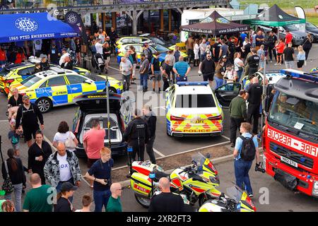 Draufsicht der Cops & Cars Show beim Autofahrer in Leeds, Yorkshire, Großbritannien Stockfoto