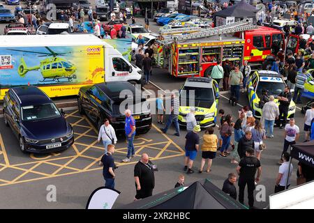 Draufsicht der Cops & Cars Show beim Autofahrer in Leeds, Yorkshire, Großbritannien Stockfoto