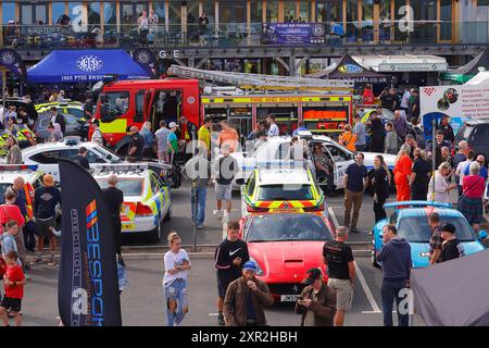 Draufsicht der Cops & Cars Show beim Autofahrer in Leeds, Yorkshire, Großbritannien Stockfoto