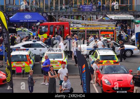 Draufsicht der Cops & Cars Show beim Autofahrer in Leeds, Yorkshire, Großbritannien Stockfoto