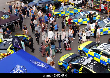 Draufsicht der Cops & Cars Show beim Autofahrer in Leeds, Yorkshire, Großbritannien Stockfoto