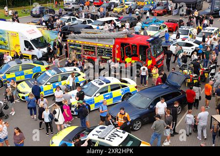 Draufsicht der Cops & Cars Show beim Autofahrer in Leeds, Yorkshire, Großbritannien Stockfoto