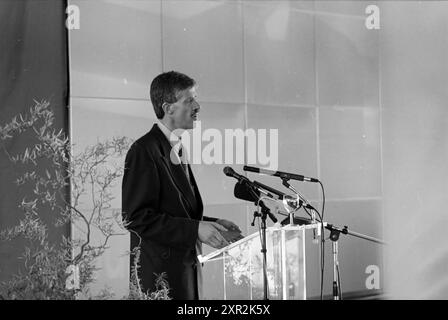 Opening G-Pier, Schiphol, 21.04.1992, Whizgle Dutch News: Historical Images Tailored for the Future. Erkunden Sie die Vergangenheit der Niederlande mit modernen Perspektiven durch Bilder von niederländischen Agenturen. Verbinden der Ereignisse von gestern mit den Erkenntnissen von morgen. Begeben Sie sich auf eine zeitlose Reise mit Geschichten, die unsere Zukunft prägen. Stockfoto