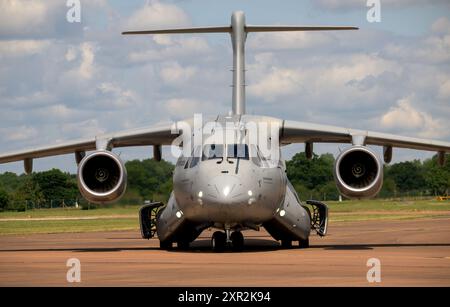 Portugiesisch Embraer C-390 Millennium bei Ankunft am Royal International Air Tattoo 2024 Stockfoto